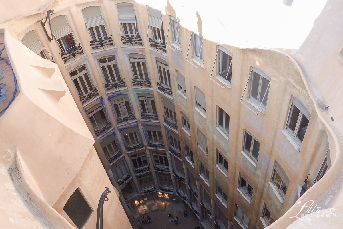Barcelona,Casa Milà,加泰隆尼亞現代主義,巴塞隆拿,巴塞隆納,巴塞隆納懶人包,巴塞隆納攻略,巴塞隆納景點推薦,巴塞隆納自助旅行,巴塞隆納自助游,巴塞隆納自由行,米拉之家,米拉之家klook,米拉之家介紹,米拉之家傢具特色,米拉之家參觀重點,米拉之家建築風格,米拉之家門票購買,西班牙,西班牙巴塞隆納,西班牙自由行,西班牙親子自助旅行,高第建築,高第米拉之家